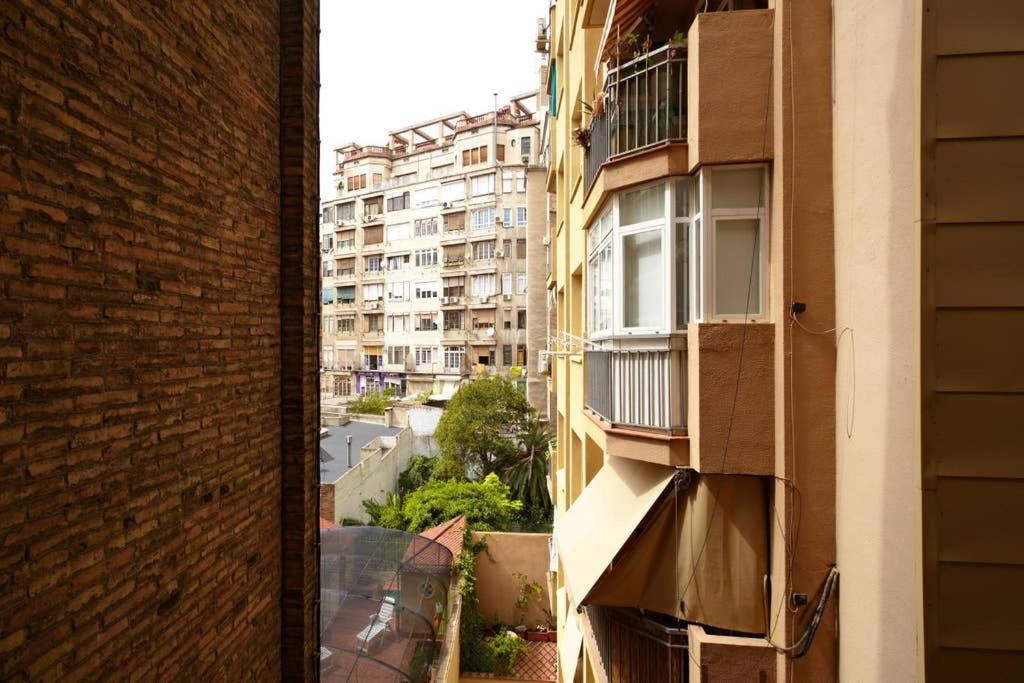 Beautiful Apartment In Eixample Barcelona Room photo