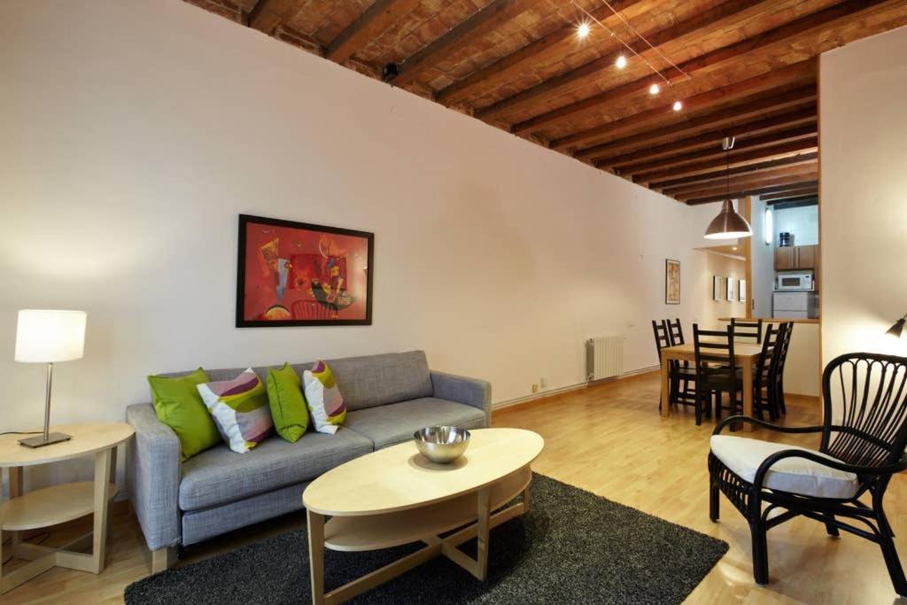 Beautiful Apartment In Eixample Barcelona Exterior photo
