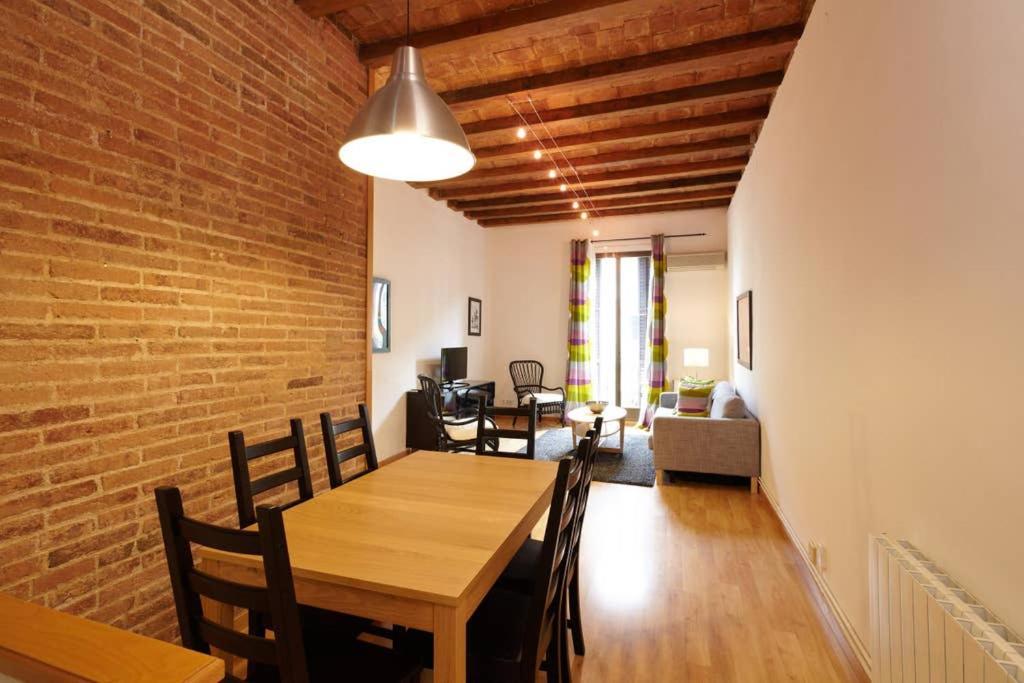 Beautiful Apartment In Eixample Barcelona Exterior photo